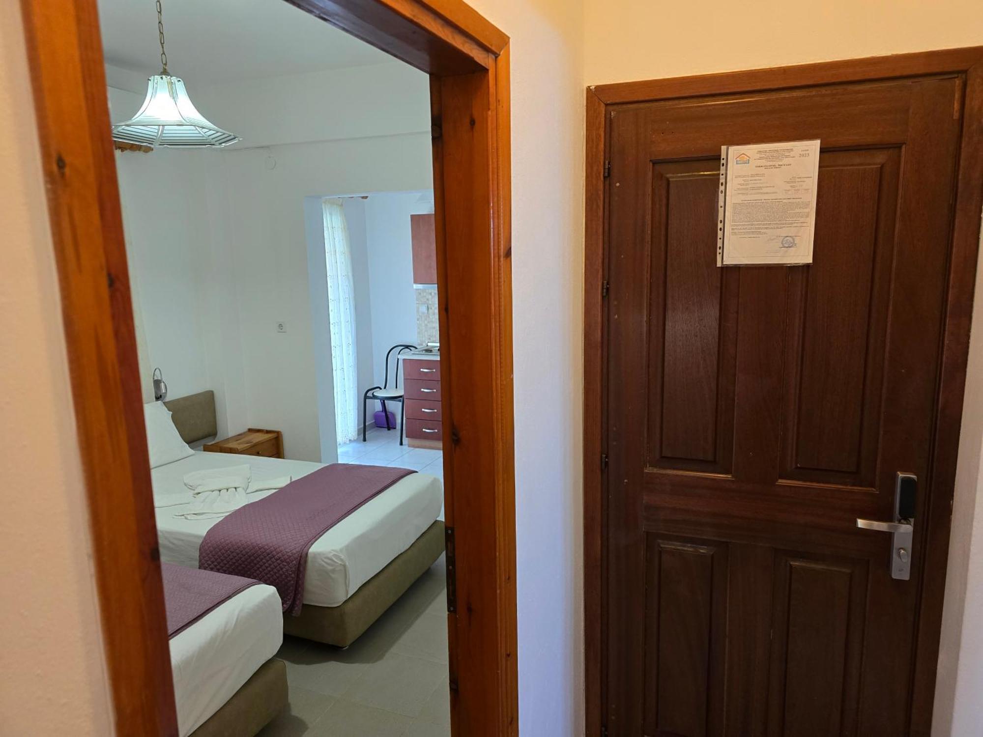 ホテル Itamos House ブアブロウ 部屋 写真