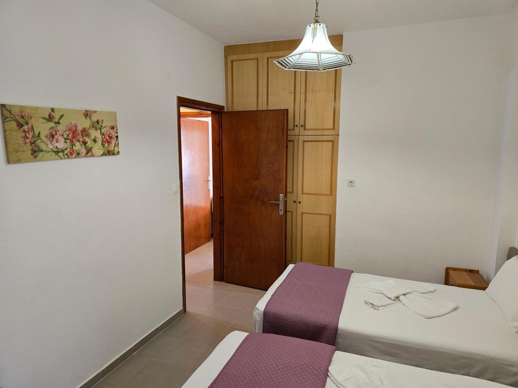 ホテル Itamos House ブアブロウ 部屋 写真