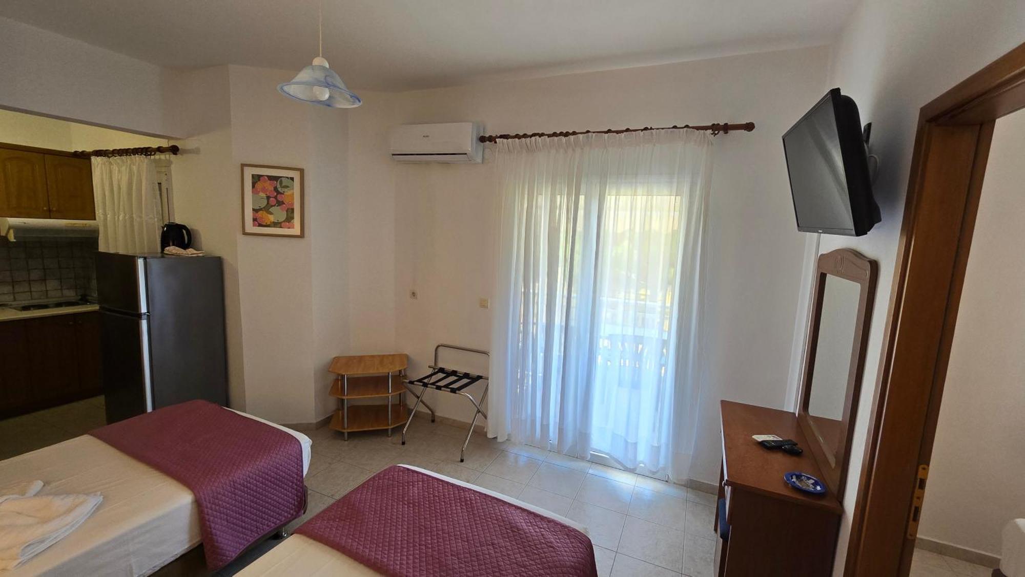 ホテル Itamos House ブアブロウ 部屋 写真